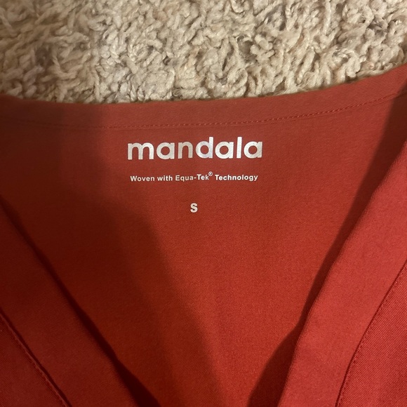 Mandala Scrub Top Size Small Burnt Orange - Picture 3 of 6